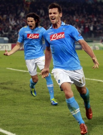 馬卡報介紹西班牙復古球衣 復刻1996年歐洲杯經典款.